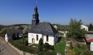 Albersdorf – Ortsansicht mit Blick auf die Kirche