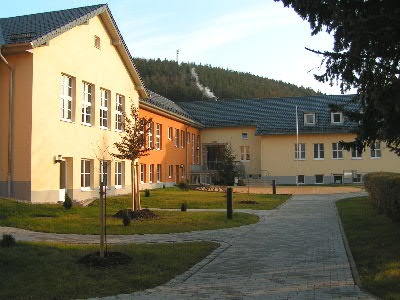 Ausßenansicht Staatliche Grundschule "Gebrüder-Grimm"<br />
OT Wünschendorf
